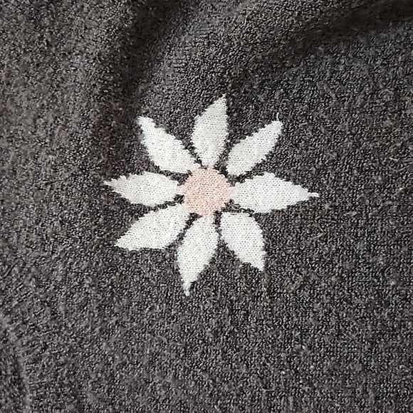 MadeWell daisy sweater preloved - Picture 2 of 3